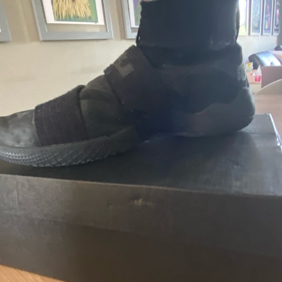 Nike Black Athletic Shoes - Picture 5 of 7